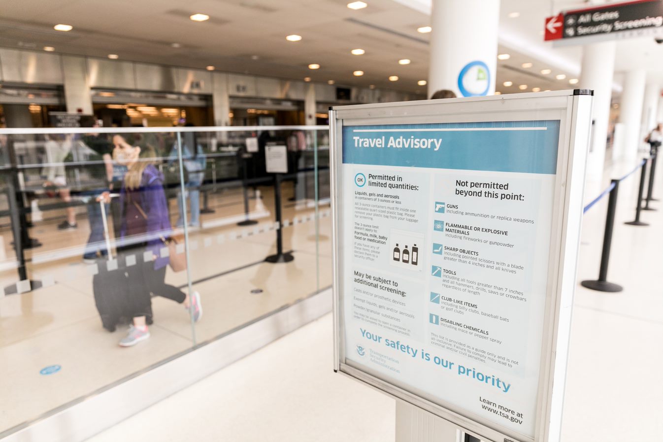 Before coming to the airport know what you cannot bring through security